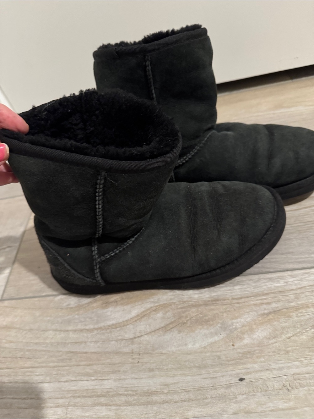 Classic genuine Shearling Short Boot - Black size 7